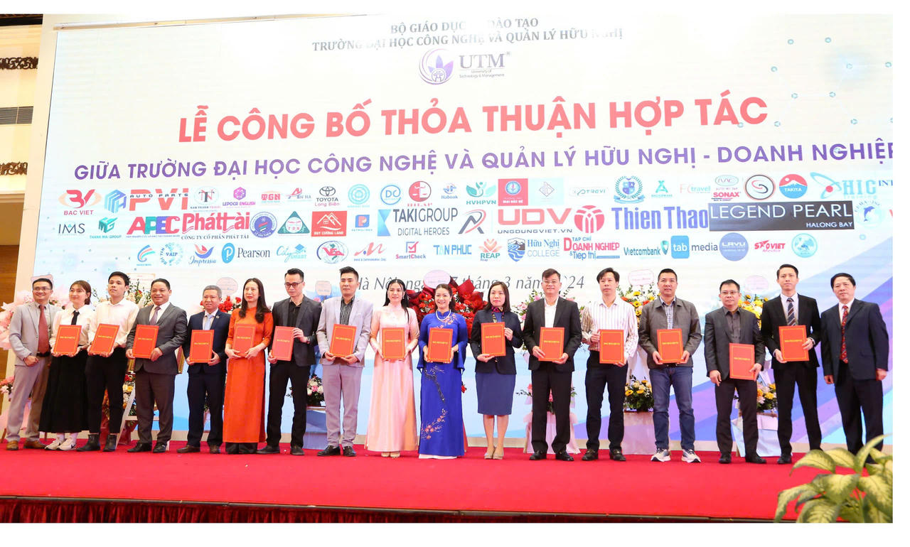 Trường UTM ký thoả thuận hợp tác với doanh nghiệp (Ảnh: Nhà trường cung cấp)