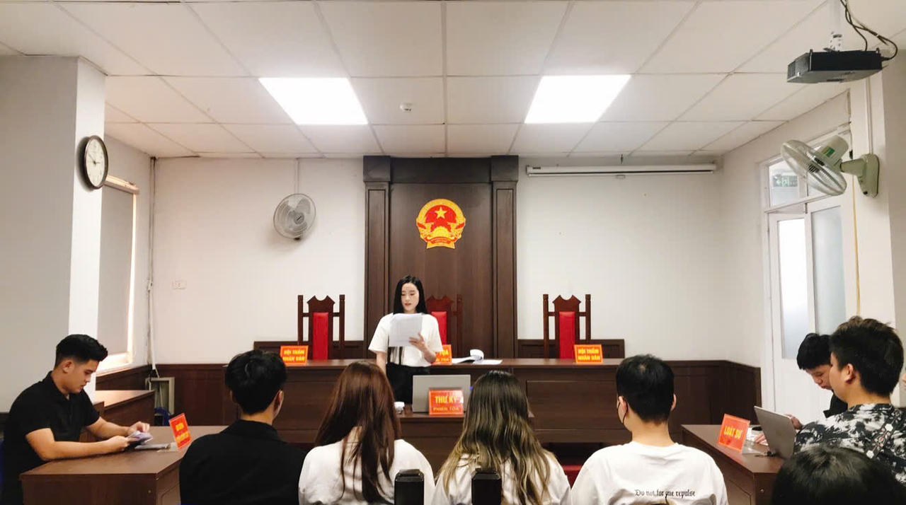 Sinh viên trường UTM tiếp cận thực tiễn ngay từ khi còn ngồi trên giảng đường. (Ảnh: Nhà trường cung cấp)