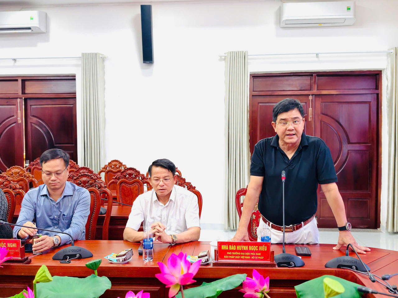 Nhà báo Huỳnh Ngọc Hiếu, Phó Trưởng đại diện Văn phòng đại diện TP HCM và Đông Nam Bộ - Báo Pháp luật Việt Nam phát biểu tại buổi gặp gỡ.