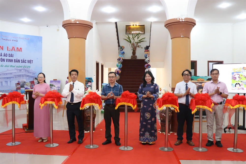 Triển lãm 'Sách và Áo dài' lan tỏa văn hóa đọc và tôn vinh bản sắc Việt tại Huế