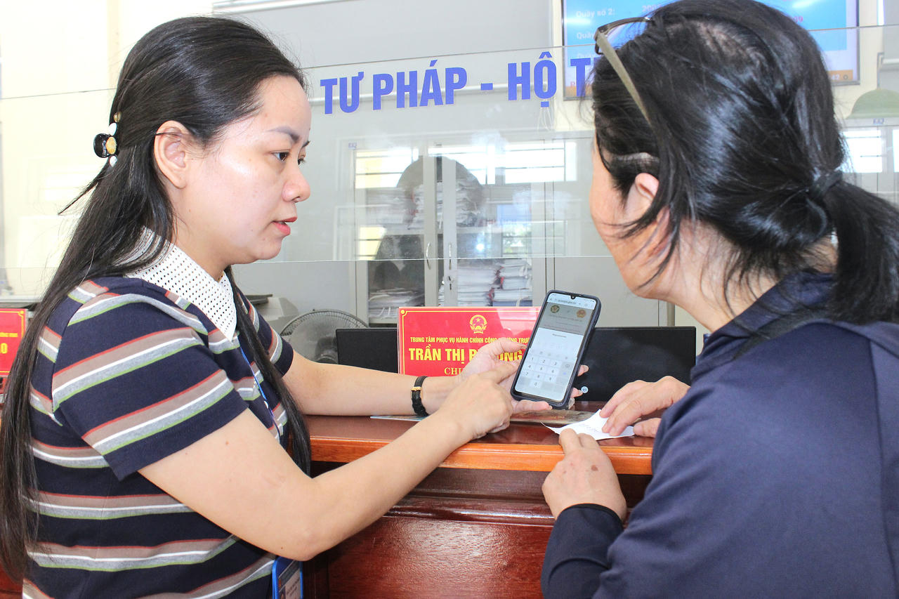Công chức Tư pháp Trần Thị Phương Mai: “Báo PLVN ngày càng đến gần hơn với đời sống”.