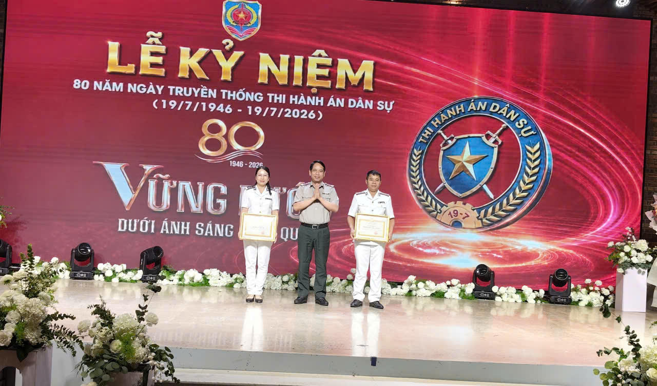 Các tập thể, các nhân được biểu dương vì đã có thành tích xuất sắc trong công tác THADS.