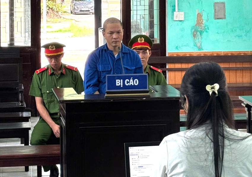Đối tượng bẻ gãy ngai vàng triều Nguyễn lĩnh 42 tháng tù