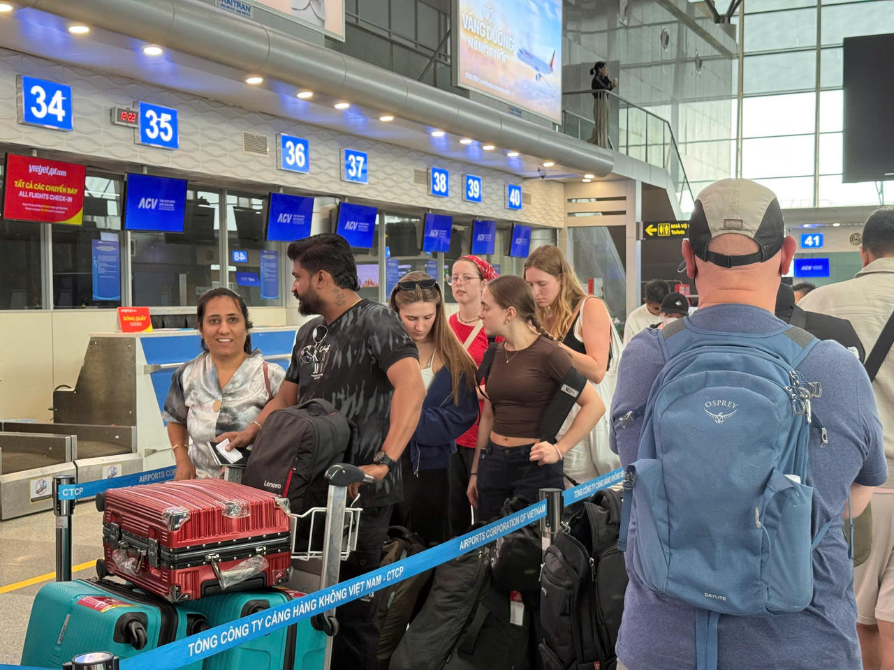 Người nước ngoài phải nộp hóa đơn, xuất trình hàng hóa trước 30 phút để được hoàn thuế VAT khi xuất cảnh