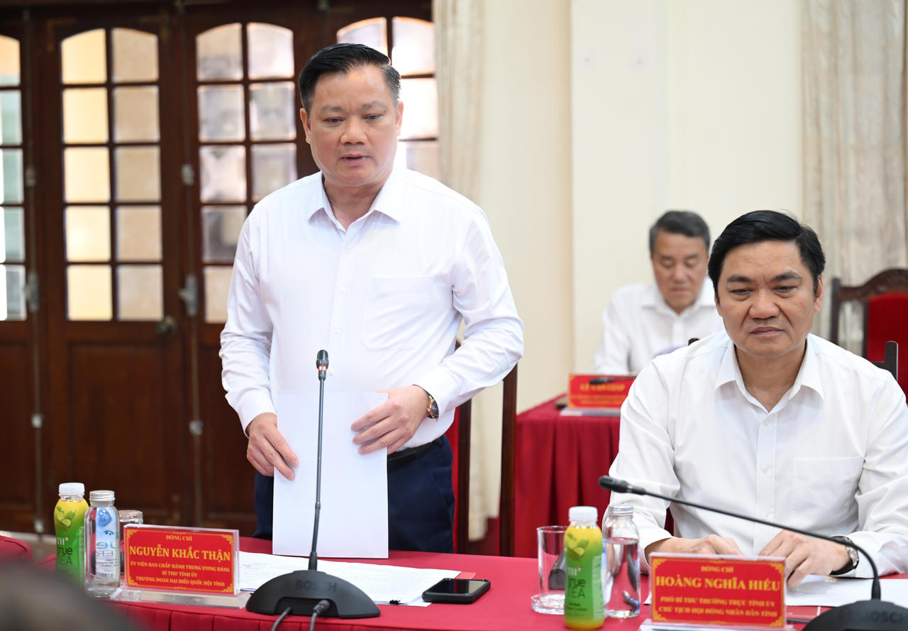 Ông Nguyễn Khắc Thận - Uỷ viên Ban chấp hành Trung ương Đảng, Bí thư Tỉnh uỷ Nghệ An phát biểu tại buổi làm việc.