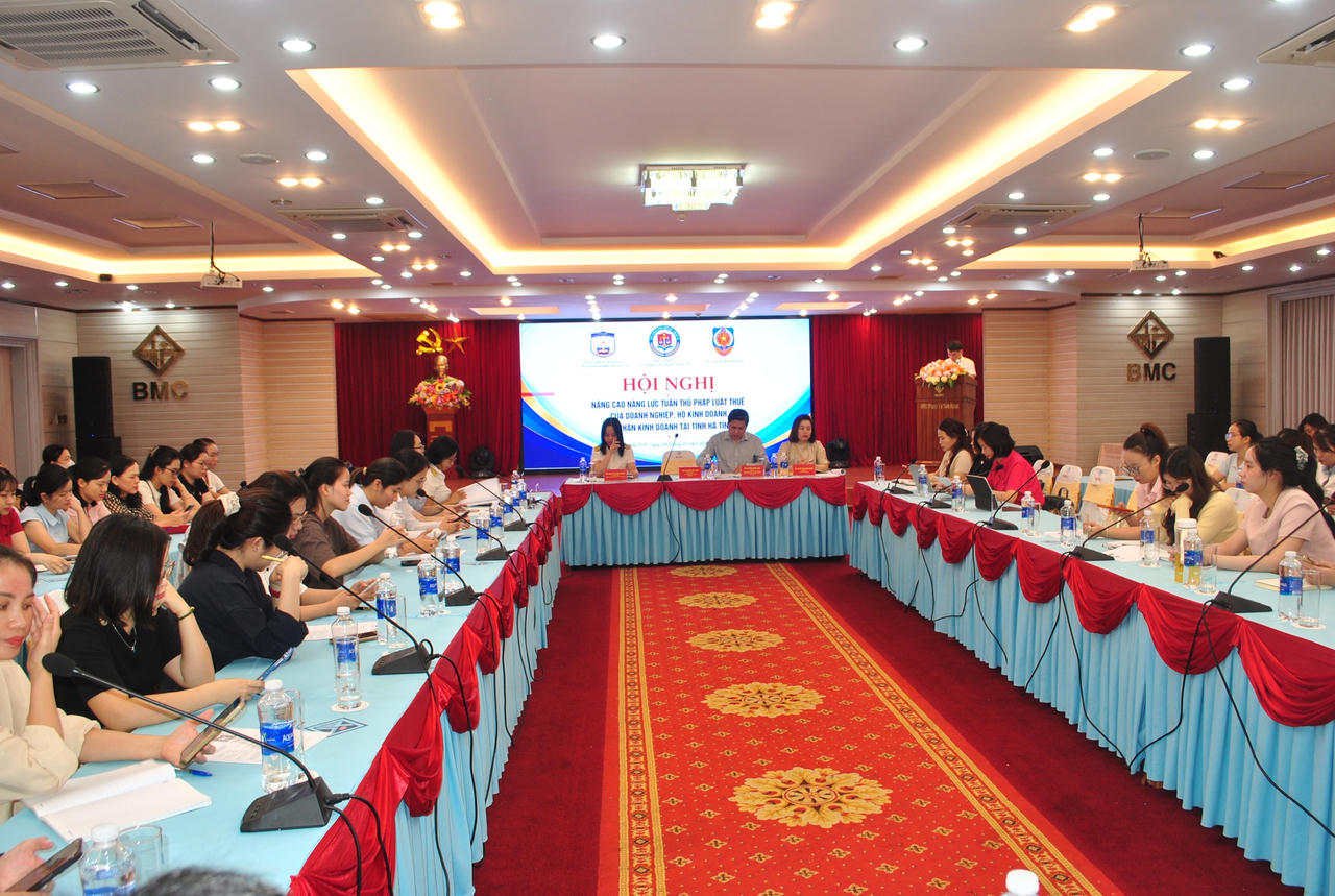 Các đại biểu tham dự hội nghị.
