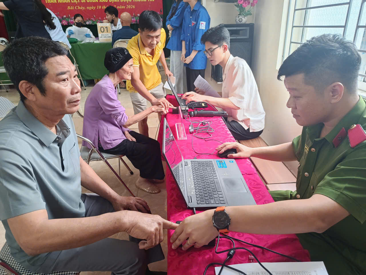 Cao điểm thu nhận mẫu sinh phẩm ADN thân nhân liệt sĩ tại Quảng Ninh