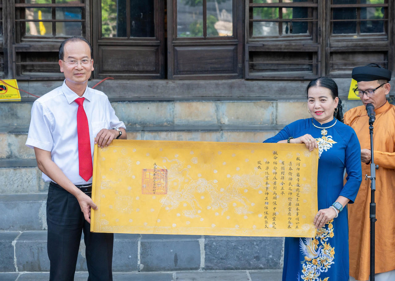 Hơn 100 cổ vật thời Nguyễn tại triển lãm “Di sản vàng son - Tinh hoa hội tụ”