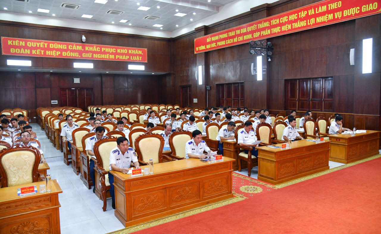 Các đại biểu tham dự hội nghị.