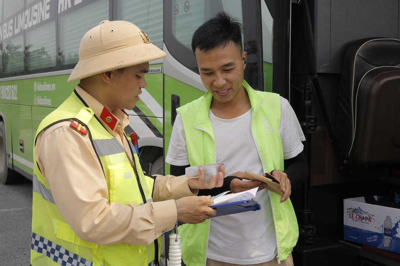 Tăng cường kiểm tra, xử lý vi phạm trên cao tốc Nội Bài - Lào Cai, bảo đảm an toàn cho người tham gia giao thông