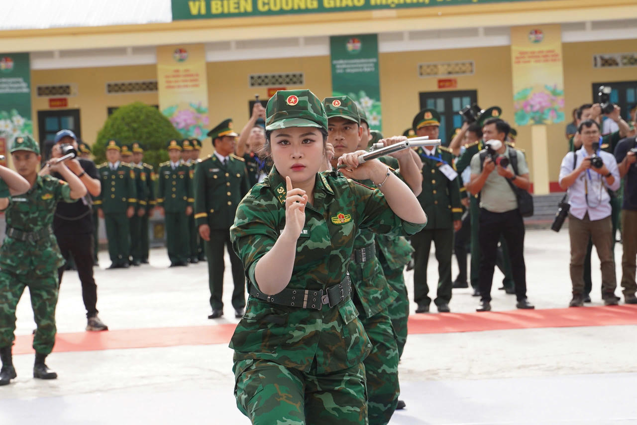 Giao lưu Hữu nghị Quốc phòng Biên giới: Thắt chặt tình hữu nghị 2 nước Việt Nam – Lào