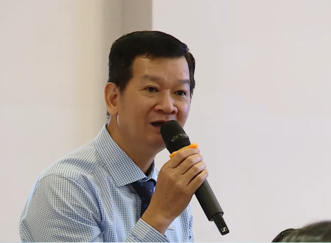 Các đại biểu nêu ý kiến tại Hội nghị đối thoại doanh nghiệp và chính quyền thành phố chuyên đề về lĩnh vực ngân hàng.
