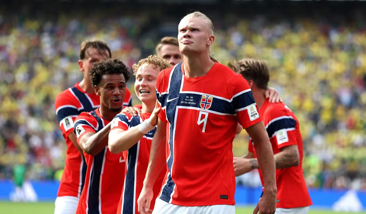 Haaland chưa tròn 26 tuổi cho đến hai ngày sau trận chung kết World Cup 2026 (diễn ra vào ngày 20/7), nhưng những màn trình diễn xuất sắc của anh tại giải đấu này có thể khiến anh mơ về một món quà sinh nhật sớm. (Ảnh FIFA)