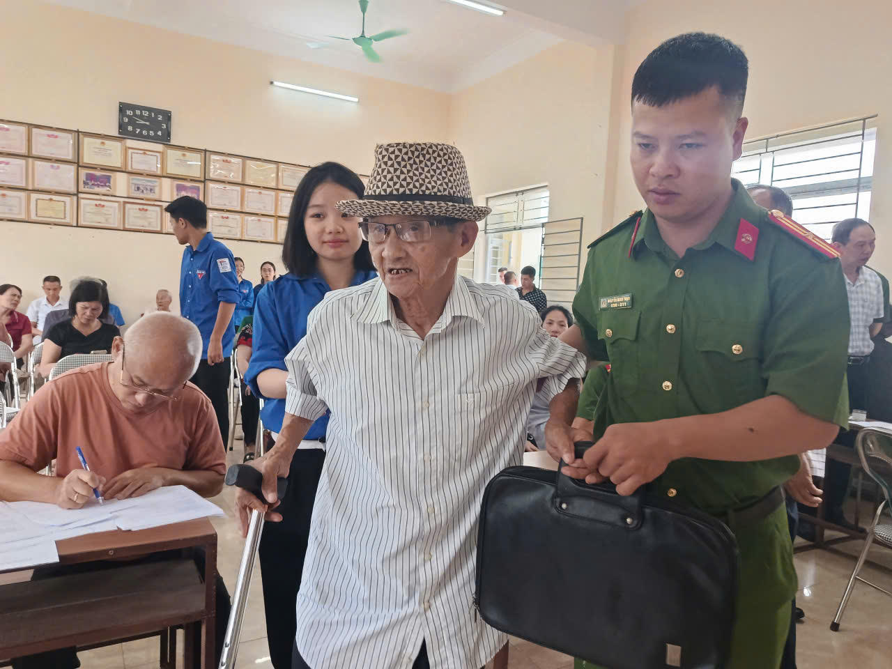 Cao điểm thu nhận mẫu sinh phẩm ADN thân nhân liệt sĩ tại Quảng Ninh
