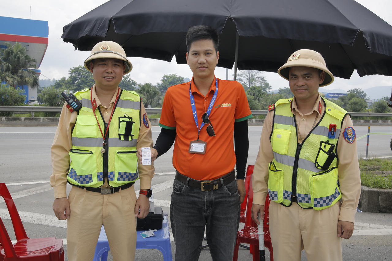 Tăng cường kiểm tra, xử lý vi phạm trên cao tốc Nội Bài - Lào Cai, bảo đảm an toàn cho người tham gia giao thông