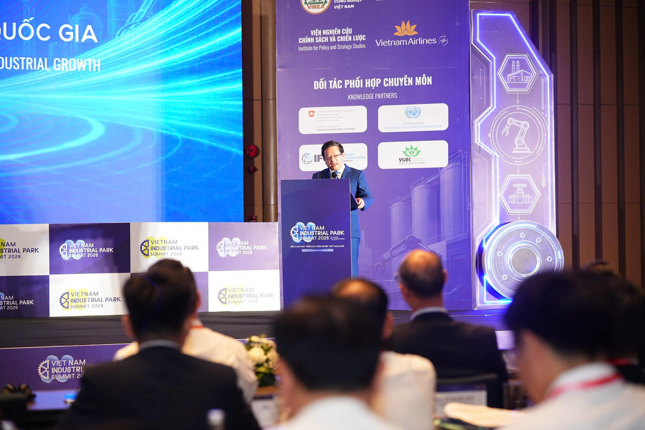 Ông Nguyễn Đức Hiển, Phó Trưởng Ban Chính sách, Chiến lược Trung ương phát biểu tại hội thảo