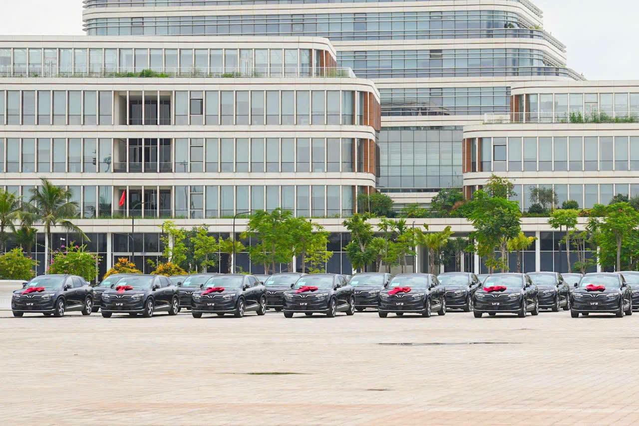99 ô tô điện được bàn giao cho các xã, phường, đặc khu Hải Phòng