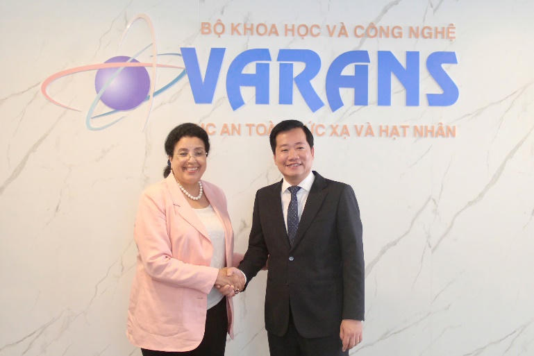 Phó Tổng Giám đốc IAEA Najat Mokhtar và Cục trưởng Nguyễn Hoàng Linh (Ảnh: MST)