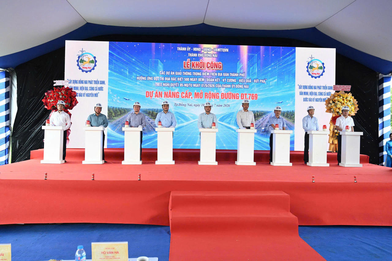 Nghi thức khởi công xây dựng các dự án giao thông trọng điểm trên địa bàn TP Đồng Nai.