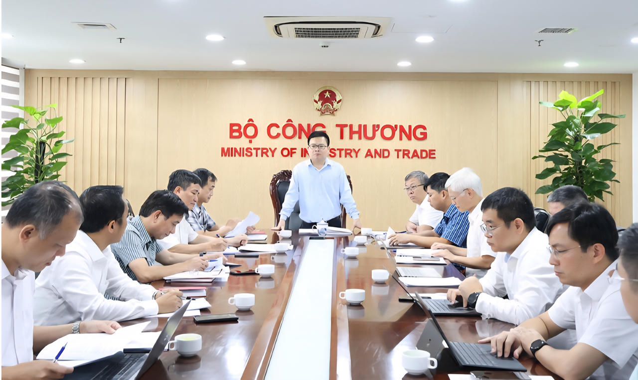 Đẩy nhanh các dự án lưới điện truyền tải để bảo đảm an ninh năng lượng quốc gia