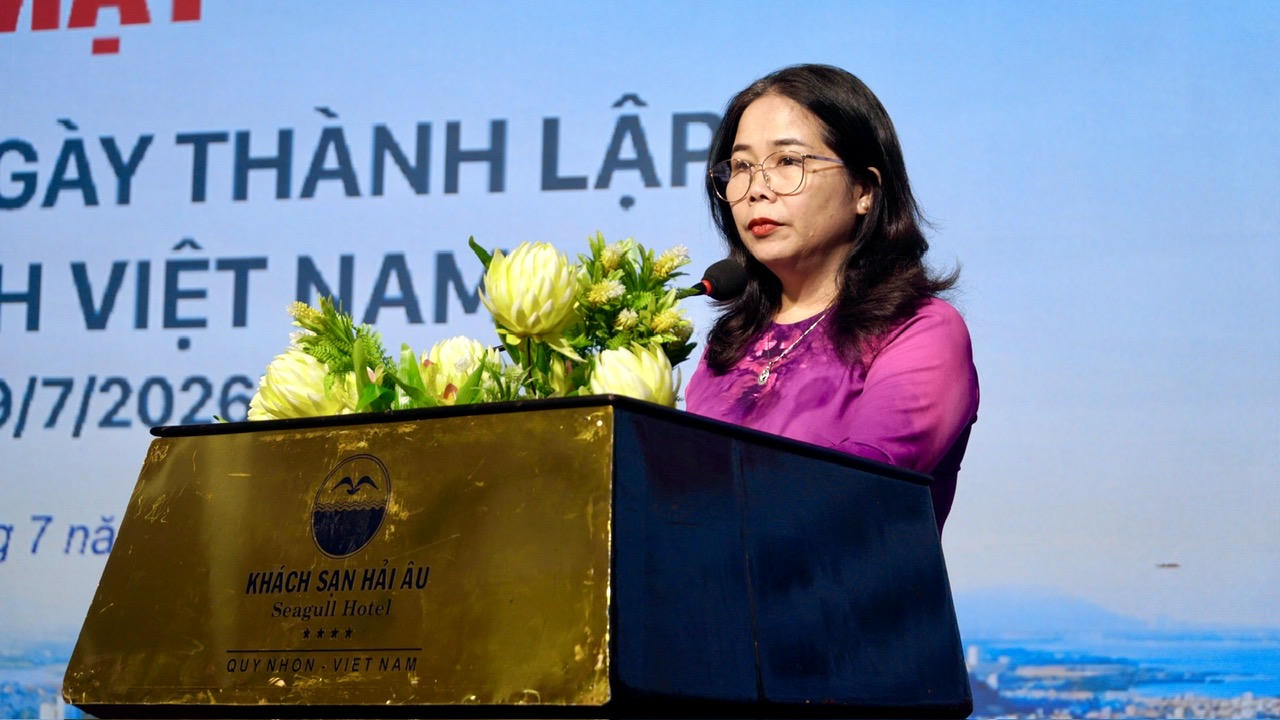 Bà Đỗ Thị Diệu Hạnh - Giám đốc Sở VHTTDL tỉnh Gia Lai phát biểu tại buổi gặp mặt.