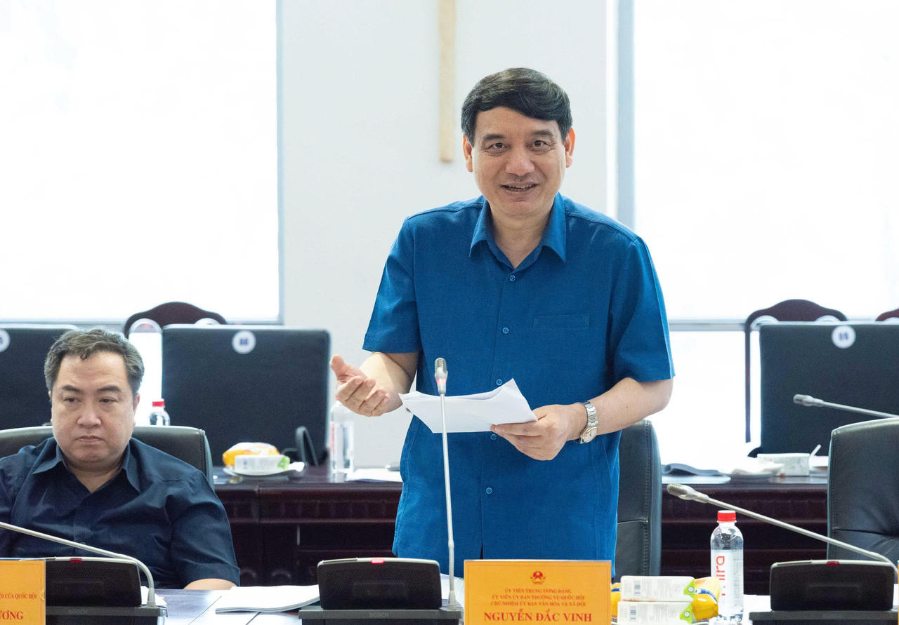 Chủ nhiệm Ủy ban Văn hóa và Xã hội Nguyễn Đắc Vinh phát biểu kết luận