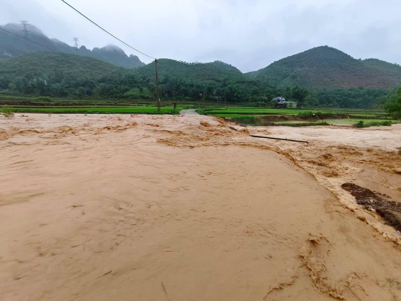 Mưa lớn kéo dài gây ngập úng, sạt lở nhiều nơi ở Sơn La