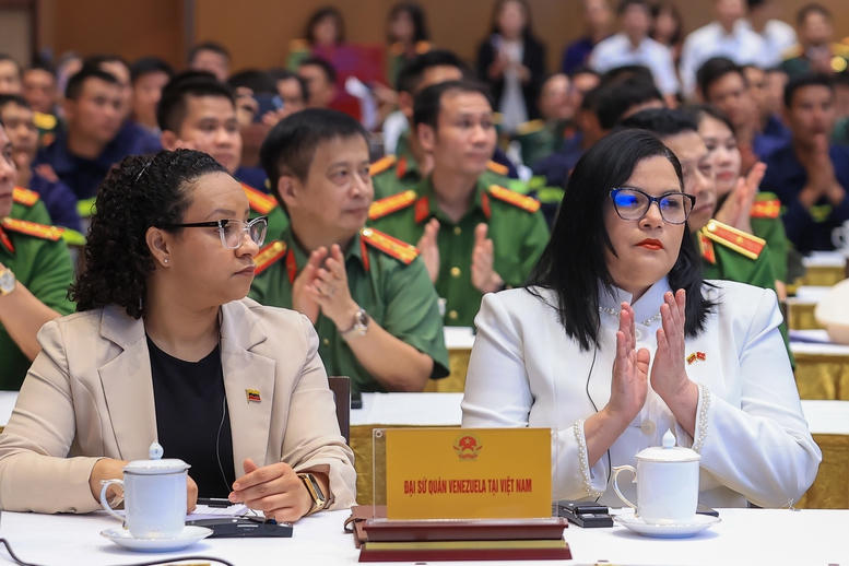 Thủ tướng Lê Minh Hưng: Xây dựng một Việt Nam tự cường nhưng nhân ái, bản lĩnh nhưng hòa hiếu, phát triển nhưng có trách nhiệm- Ảnh 7.