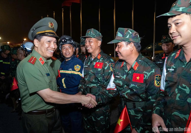 Đoàn cứu hộ, cứu nạn Việt Nam trở về nước, hoàn thành nhiệm vụ tại Venezuela- Ảnh 3.