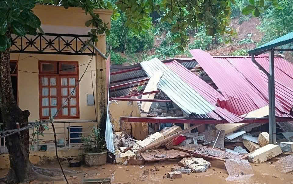 Một trường học tại Sơn La bị đổ sập do ảnh hưởng của mưa lũ, sạt lở đất.