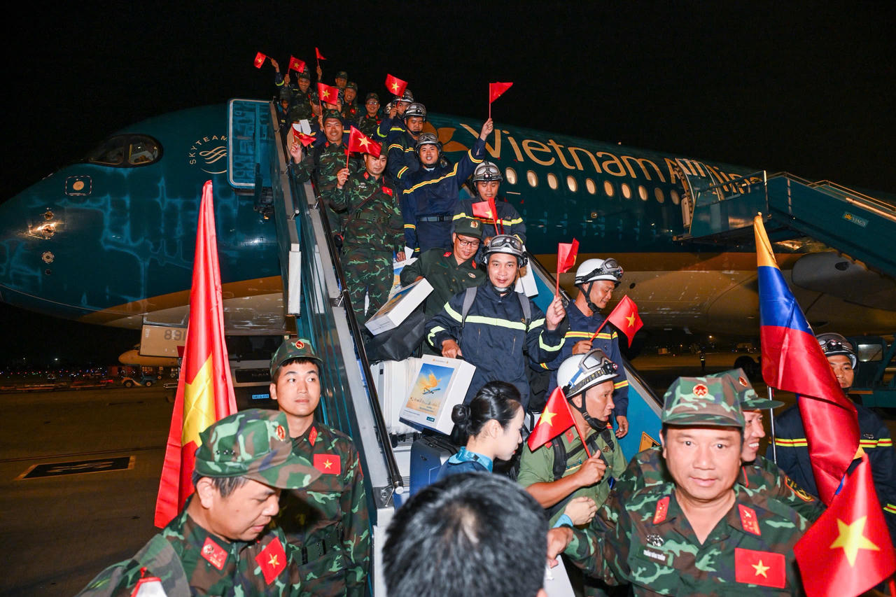 Vietnam Airlines đón 124 cán bộ, chiến sĩ hoàn thành nhiệm vụ hỗ trợ tại Venezuela trở về nước