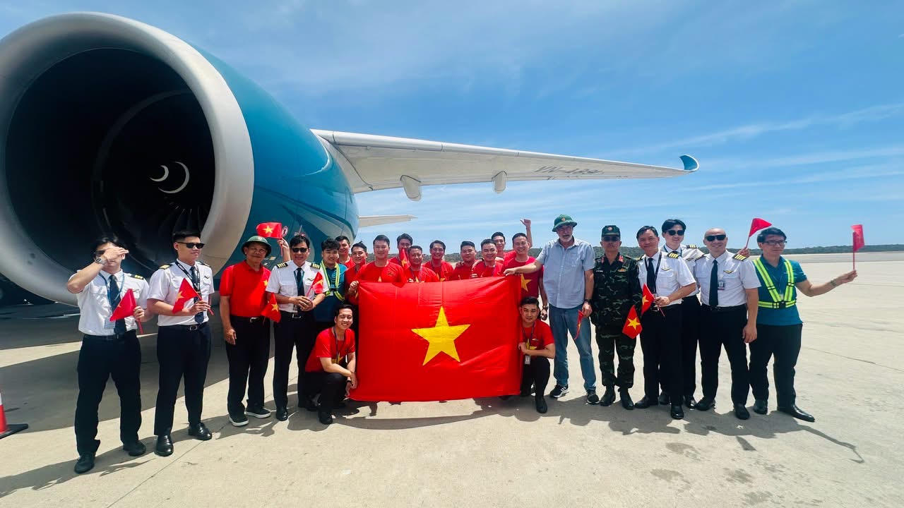13h30 chiều 9/7 (giờ địa phương), chuyến bay VN69 hành trình Venezuela - Hà Nội của Vietnam Airlines đã cất cánh từ sân bay quốc tế Simón Bolívar (Caracas, Venezuela), đưa 124 cán bộ, chiến sĩ hoàn thành nhiệm vụ hỗ trợ nhân đạo tại Venezuela trở về nước.&nbsp;