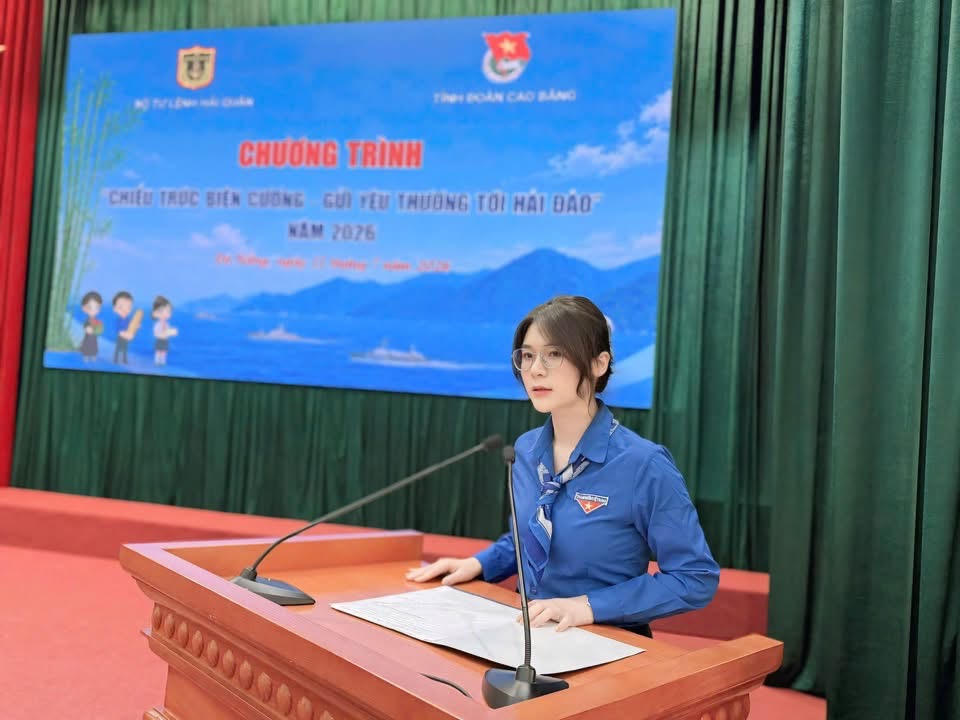 Bà Nguyễn Thị Hương Nhung - Bí thư Tỉnh Đoàn Cao Bằng phát biểu tại chương trình.(Ảnh: PV)