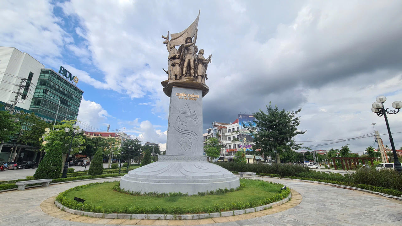 Đưa vào sử dụng dự án khối tượng nghệ thuật giải phóng Lạng Sơn