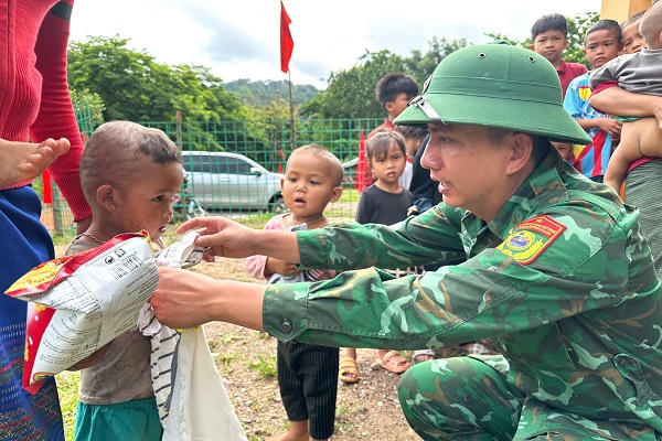 "Thứ Bảy về bản" - lan tỏa màu áo xanh nơi biên cương Quảng Trị