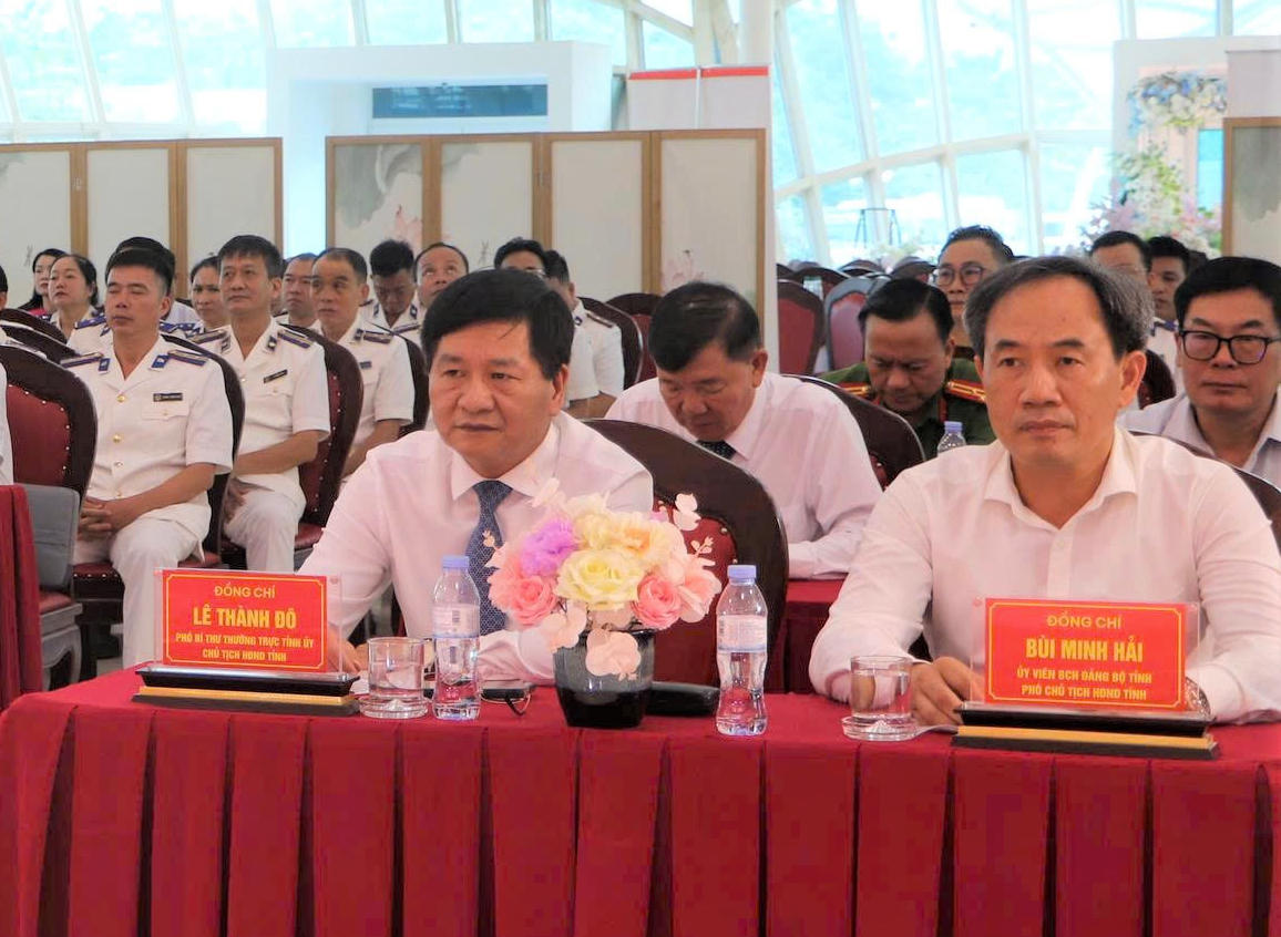 Các đại biểu dự lễ kỷ niệm.