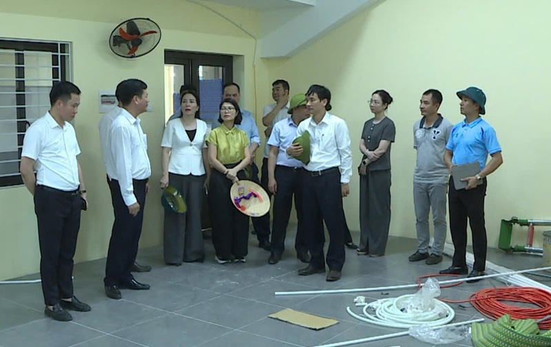 Ban Thường vụ Đảng ủy xã Phúc Thọ kiểm tra tình hình triển khai các dự án trọng điểm trên địa bàn xã Phúc Thọ (Ảnh: Trang TT xã Phúc Thọ).