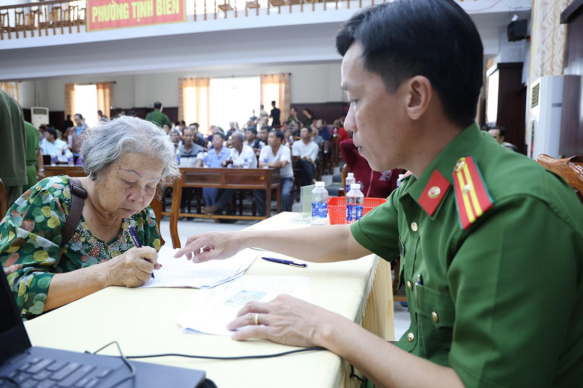 Công an An Giang đẩy nhanh tiến độ thu nhận mẫu ADN thân nhân liệt sĩ