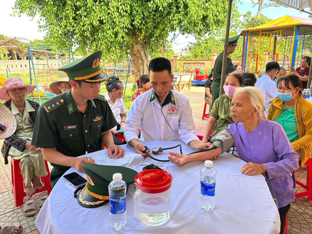 "Thứ Bảy về bản" - lan tỏa màu áo xanh nơi biên cương Quảng Trị