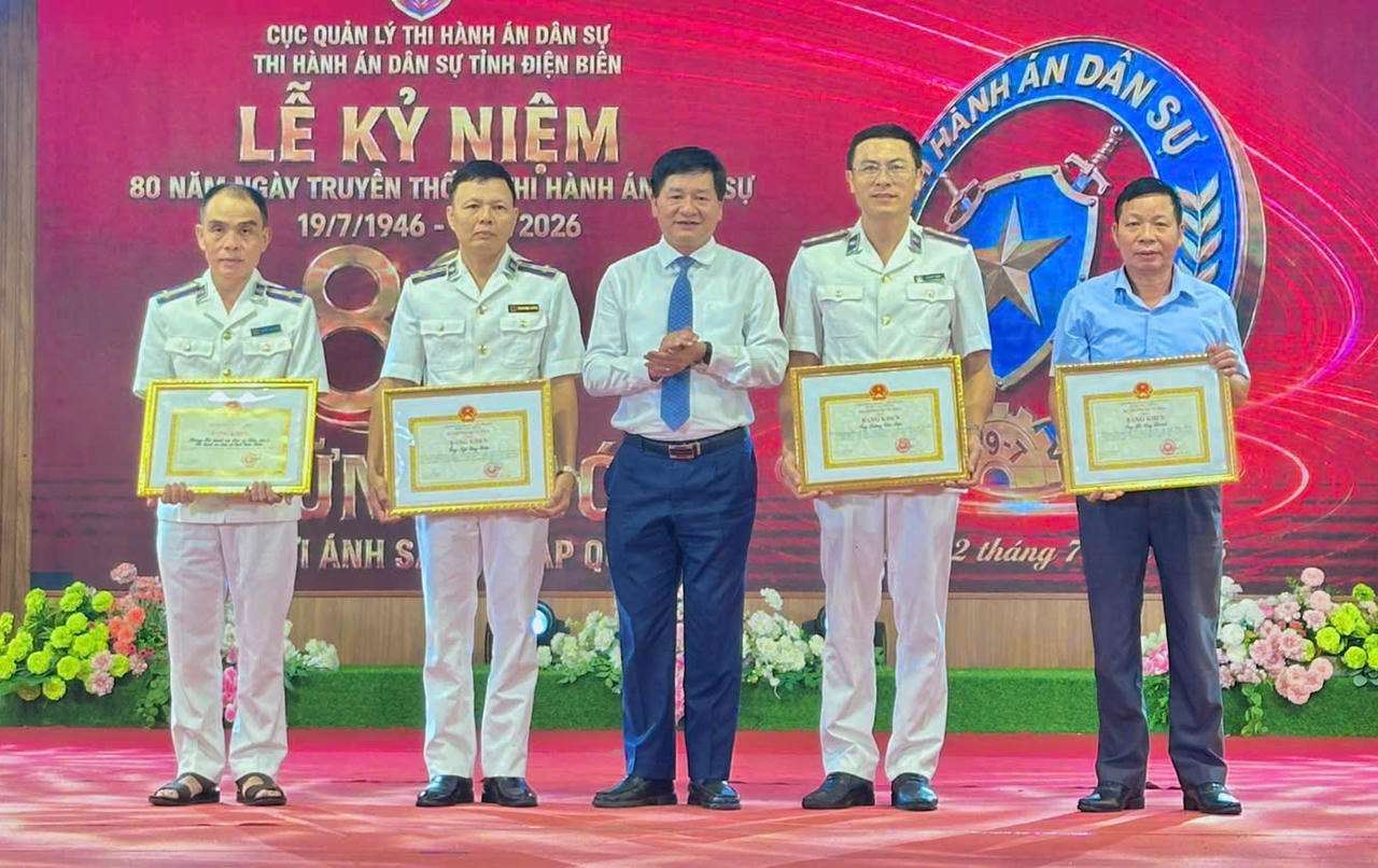 Các tập thể, cá nhân nhận Bằng khen của Bộ trưởng Bộ Tư pháp vì đã có thành tích xuất sắc trong thực hiện nhiệm vụ và các phong trào thi đua.