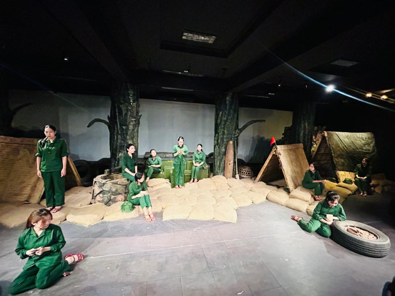 Vở 'Huyền thoại tuổi thanh xuân' tri ân 10 nữ anh hùng liệt sĩ Ngã ba Đồng Lộc công diễn miễn phí 
