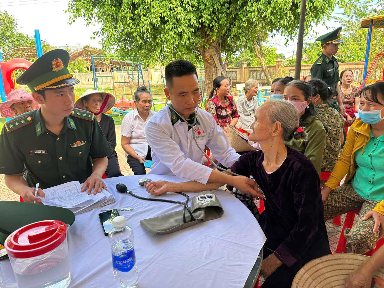 "Thứ Bảy về bản" - lan tỏa màu áo xanh nơi biên cương Quảng Trị