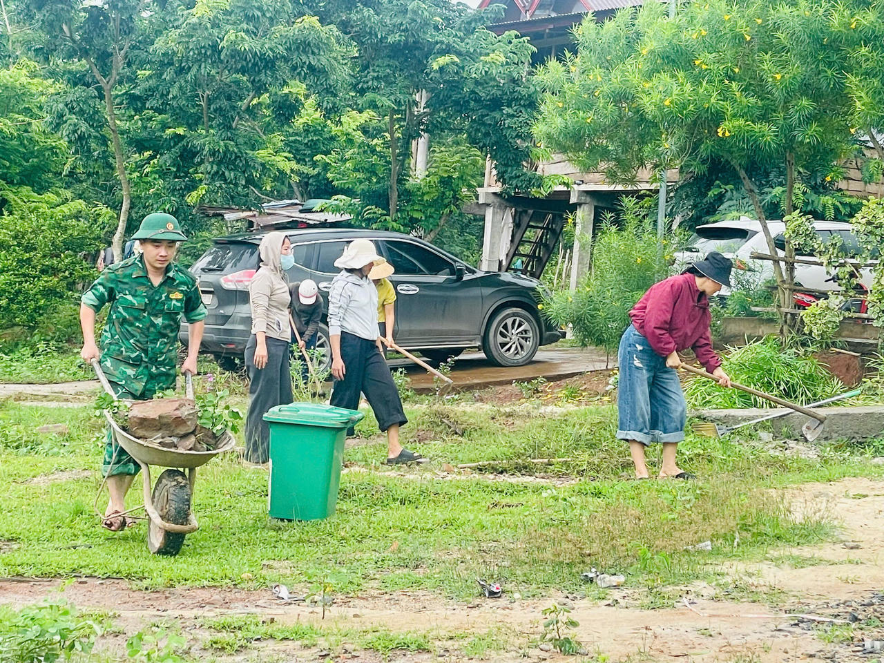"Thứ Bảy về bản" - lan tỏa màu áo xanh nơi biên cương Quảng Trị