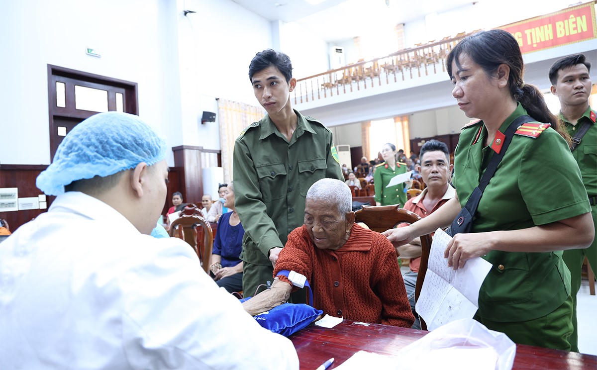 Công an An Giang đẩy nhanh tiến độ thu nhận mẫu ADN thân nhân liệt sĩ