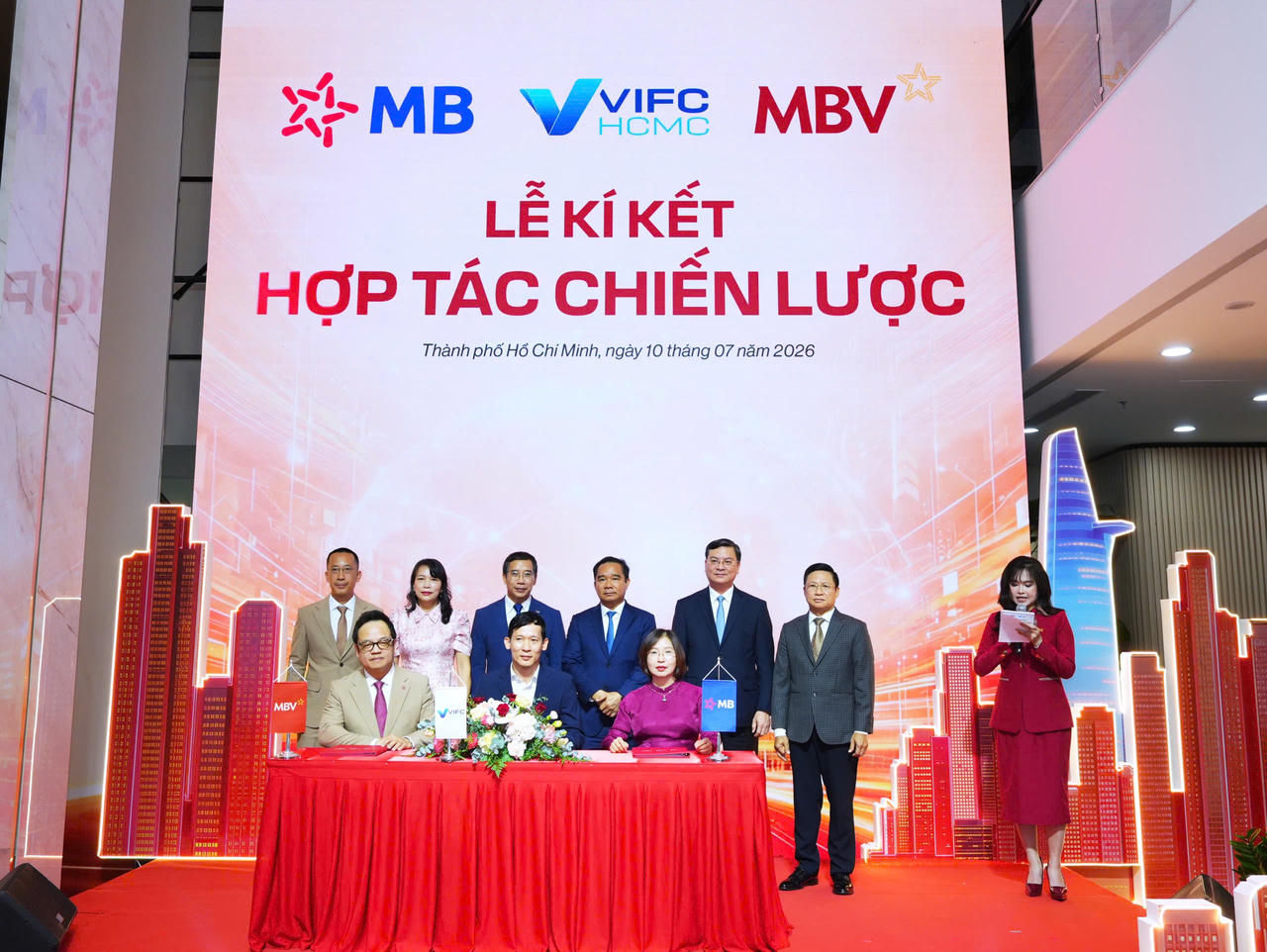 Lễ ký kết thỏa thuận hợp tác chiến lược giữa các bên VIFC – MB – MBV đã chính thức diễn ra - Ảnh: DNCC