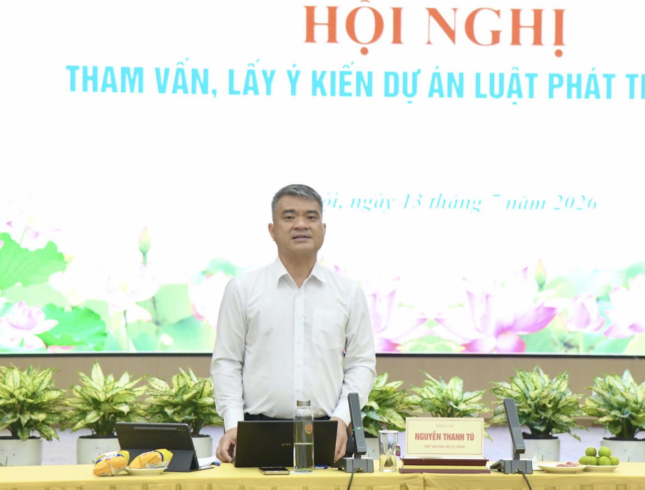 Thứ trưởng Bộ Tư pháp Nguyễn Thanh Tú phát biểu khai mạc hội nghị.
