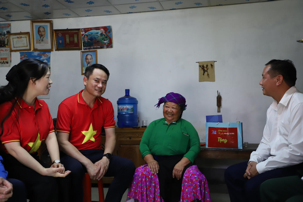 Hành trình “Tôi yêu Tổ quốc tôi” tại cột cờ Lũng Cú