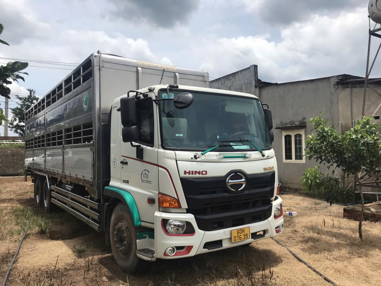 Duy đã nảy sinh ý định lừa đảo chiếm đoạt tài sản của anh Quốc bằng cách mua Giấy chứng nhận đăng ký xe giả chiếc xe 60H-076.35 đứng tên Đinh Xuân Duy để ký hợp đồng mua, bán xe.