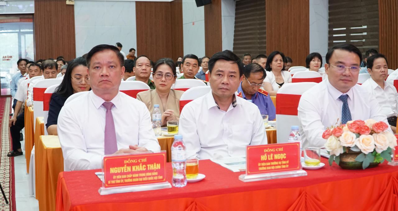 Các đại biểu dự kỷ niệm 80 năm ngành THADS tỉnh Nghệ An.