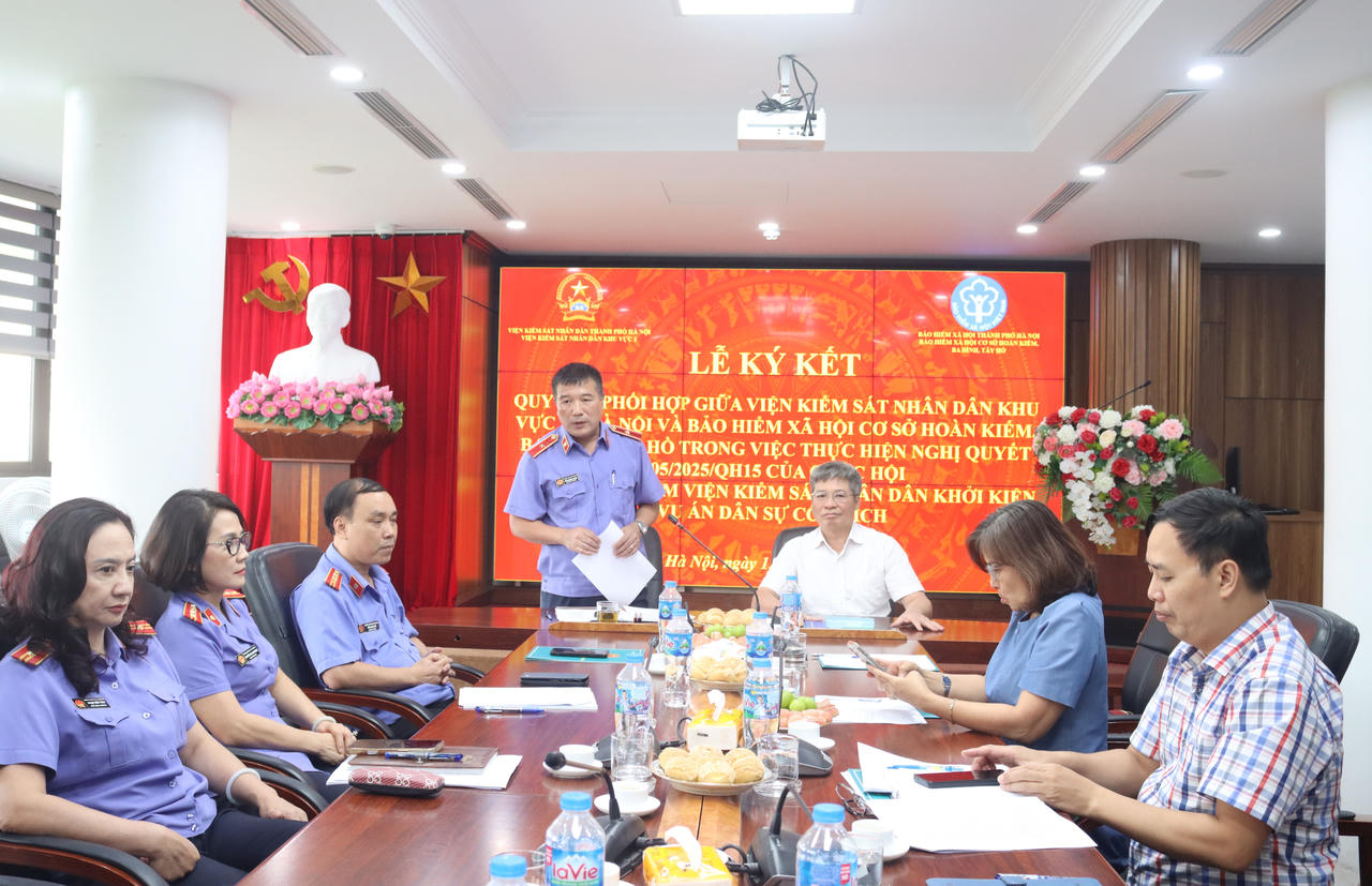 Phó Viện trưởng VKSND TP Hà Nội Đỗ Dương Toàn phát biểu tại buổi lễ.